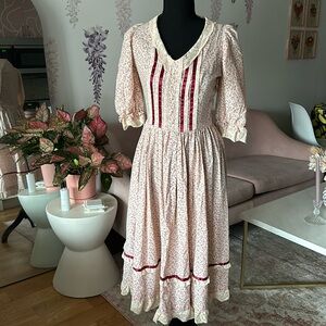 Vintage prairie cottage core floral dress with lace trim.